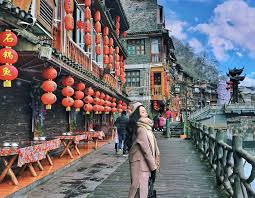 Making Calls and Sending Texts with Your eSIM in China